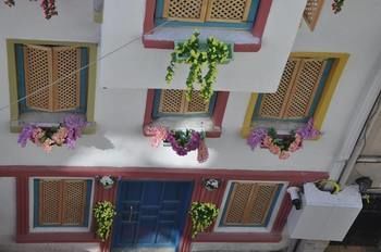 Begonia Hotel